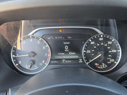 Used 2024 Nissan Titan SV w/ SV Convenience Package image 5