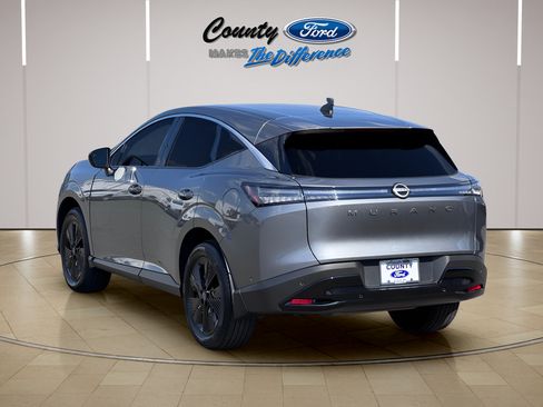 Used 2025 Nissan Murano SV FWD image 24