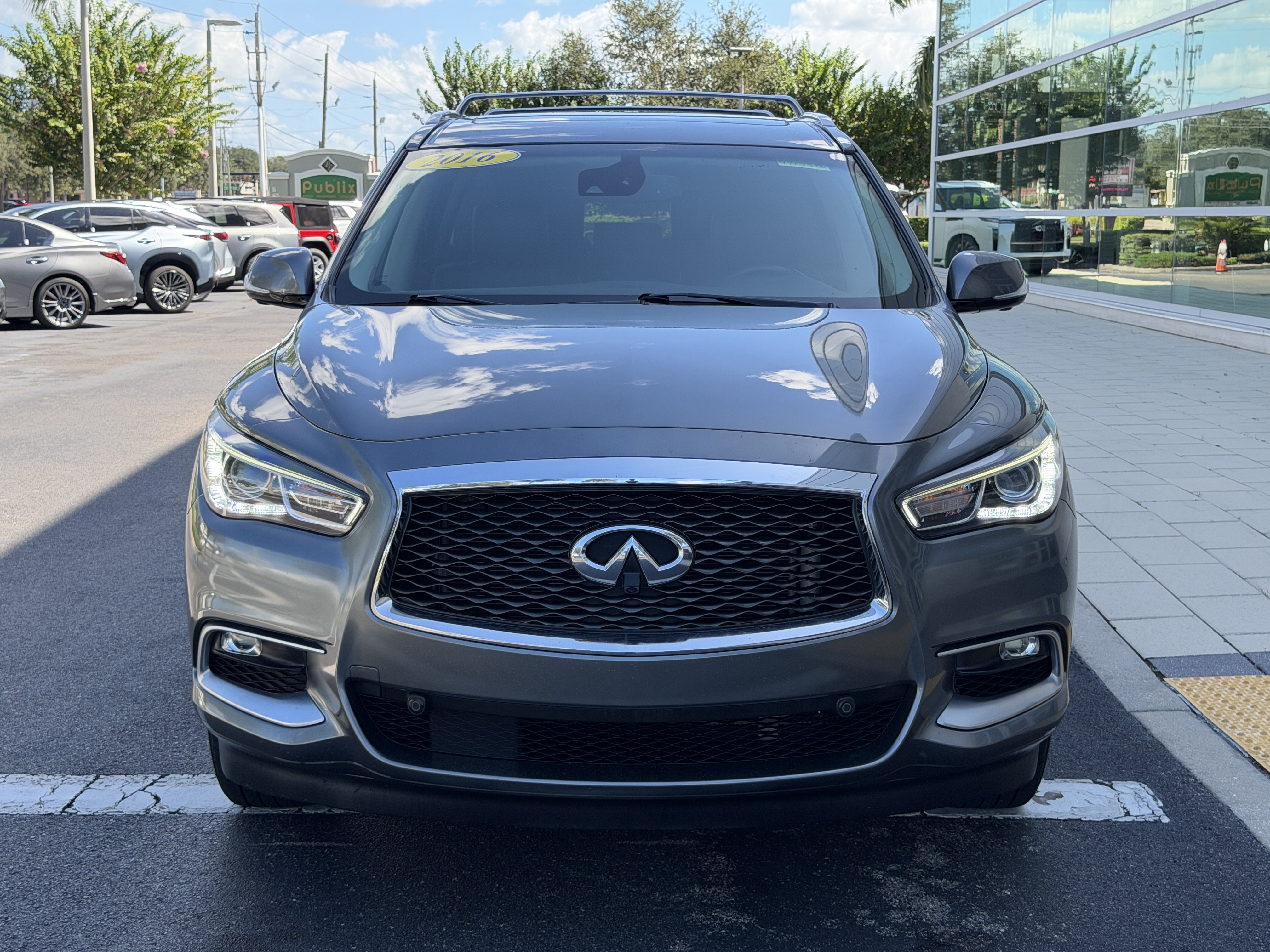 Used 2016 INFINITI QX60 FWD w/ Deluxe Technology Package image 2