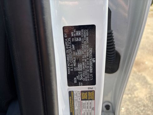Used 2025 Kia Sportage LX FWD image 27