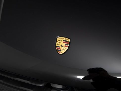 Certified 2025 Porsche Macan image 35