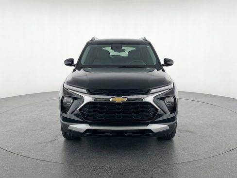 Used 2025 Chevrolet TrailBlazer LT image 2