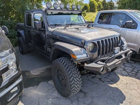 Used 2021 Jeep Gladiator Overland AWD/4WD image 7