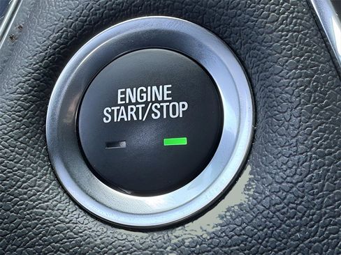 Used 2023 Chevrolet Traverse LT image 18