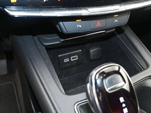 Used 2025 Cadillac XT4 Premium Luxury FWD image 20