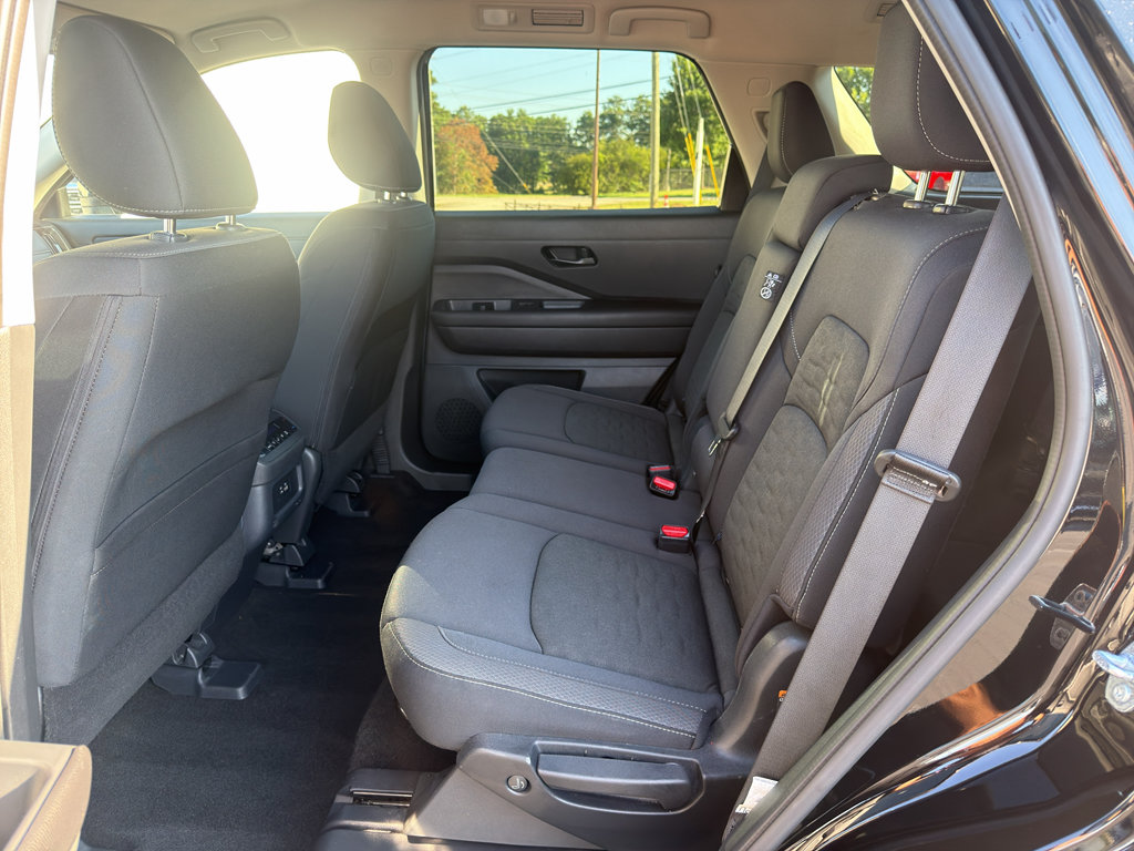 Used 2025 Nissan Pathfinder SV AWD/4WD image 27