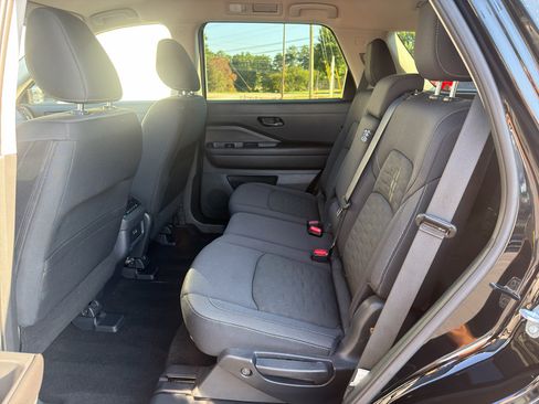Used 2025 Nissan Pathfinder SV AWD/4WD image 27