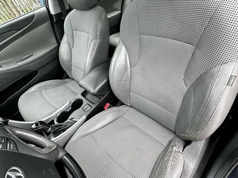 Used 2013 Hyundai Sonata SE w/ Navigation & Sunroof Pkg image 12