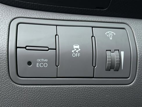 Used 2012 Hyundai Accent GLS image 34