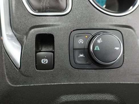 Used 2023 Chevrolet Traverse High Country FWD image 23