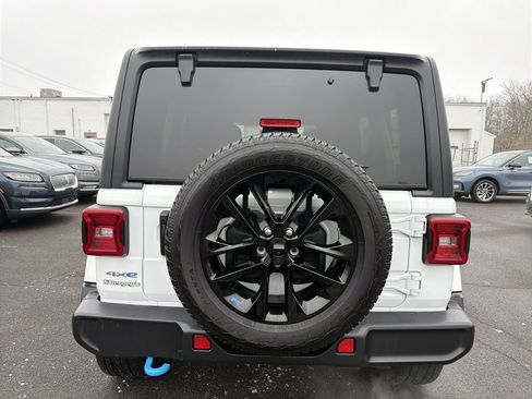 Used 2023 Jeep Wrangler Unlimited Sahara w/ Cold Weather Group AWD/4WD image 4