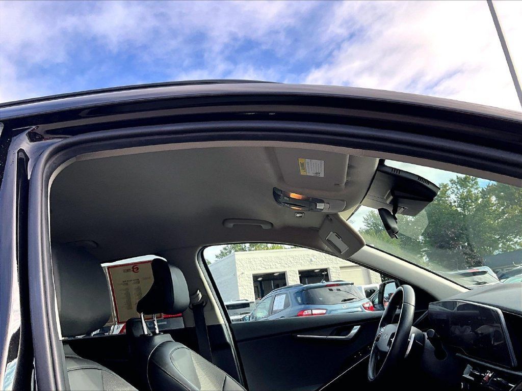 Used 2023 Kia Niro Wind FWD image 23