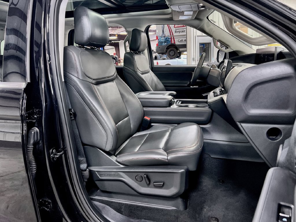 Used 2025 Ford Expedition Active AWD/4WD image 30