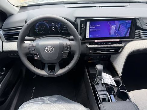 Used 2026 Toyota Camry XLE FWD image 9