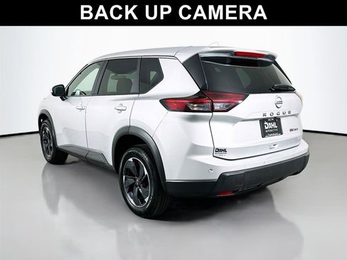 Used 2024 Nissan Rogue SV image 5