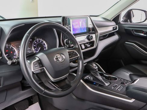 Used 2023 Toyota Highlander XLE image 23
