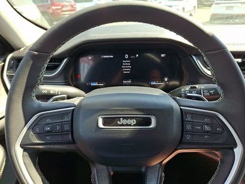 Used 2023 Jeep Grand Cherokee Limited w/ Black Appearance Package AWD/4WD image 24