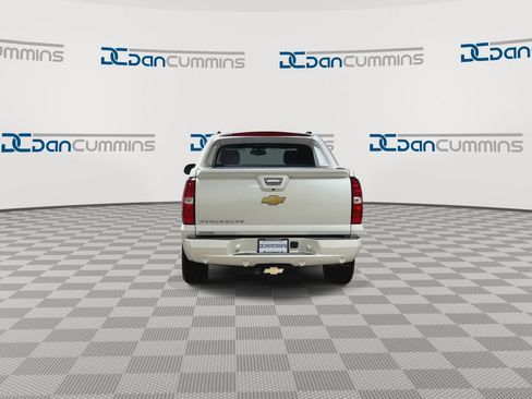 Used 2013 Chevrolet Avalanche LTZ AWD/4WD image 7