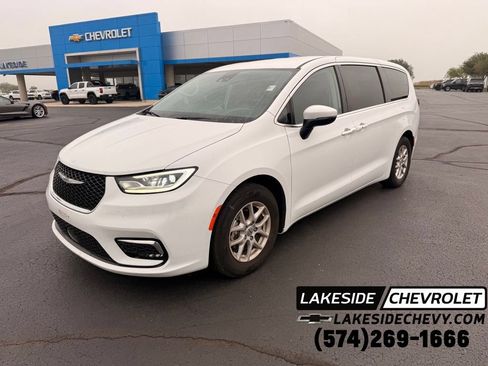 Used 2023 Chrysler Pacifica Touring-L FWD image 1