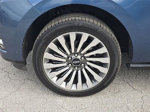 Used 2018 Lincoln Navigator Reserve w/ Technology Package image 9