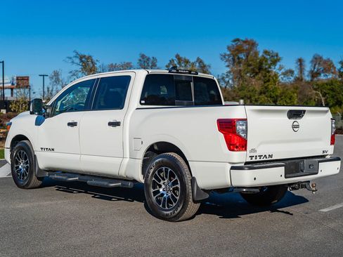 Used 2024 Nissan Titan SV w/ SV Convenience Package image 5