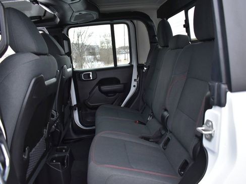 Used 2024 Jeep Gladiator Rubicon w/ Technology Group image 26