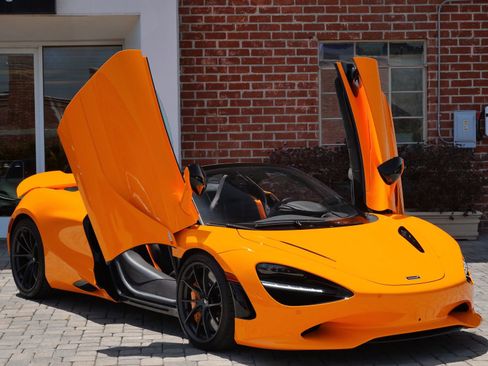 Used 2024 McLaren 750S Spider RWD image 15