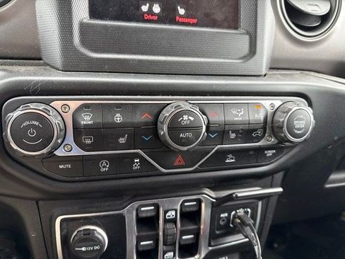 Used 2022 Jeep Gladiator Sport AWD/4WD image 11