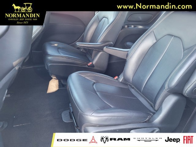 Used 2024 Chrysler Pacifica Limited FWD image 17