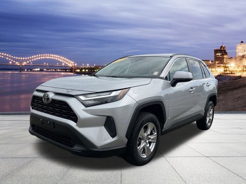 Used 2022 Toyota RAV4 XLE image 1