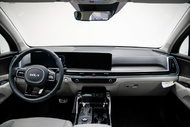 Used 2025 Kia Sorento SX FWD image 18