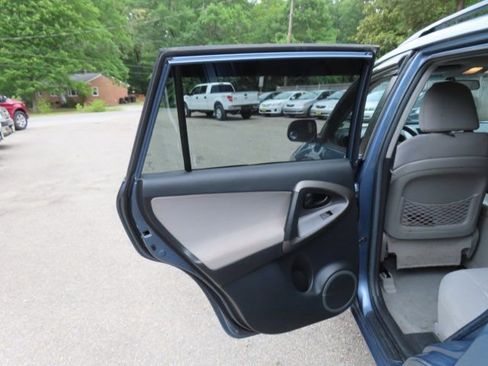 Used 2011 Toyota RAV4 4WD w/ Upgrade Value Pkg image 11