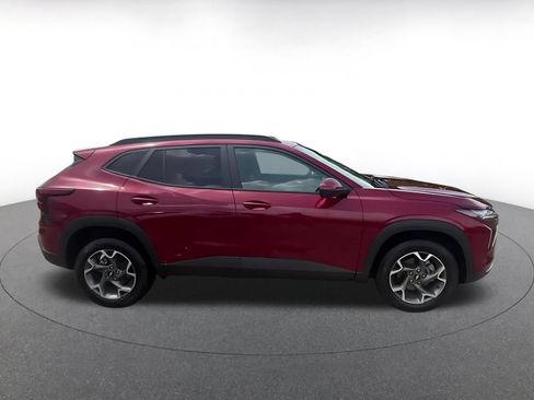 Used 2025 Chevrolet Trax LT FWD image 15