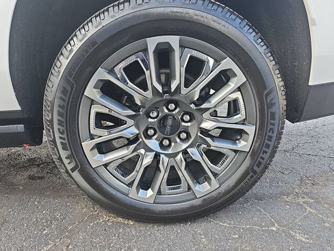 Used 2023 GMC Yukon XL Denali Ultimate w/ LPO, Floor Liner Package AWD/4WD image 40