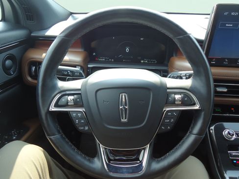 Used 2022 Lincoln Nautilus Reserve w/ Equipment Group 201A AWD/4WD image 12