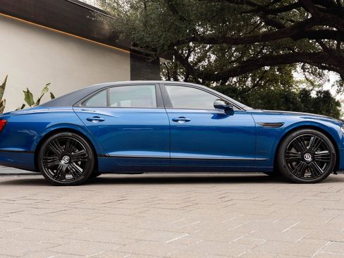 Used 2026 Bentley Flying Spur Azure image 5