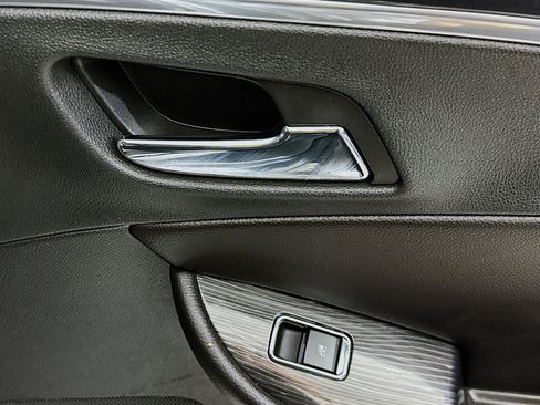 Used 2018 Chevrolet Impala LT FWD image 30
