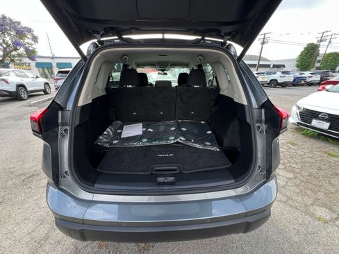 Used 2025 Nissan Rogue SV AWD/4WD image 36