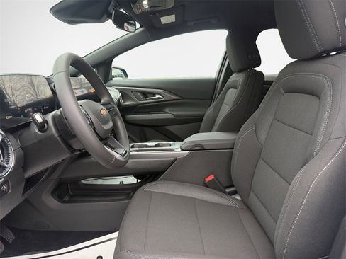 New 2026 Chevrolet Equinox EV LT image 11