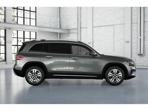 Used 2026 Mercedes-Benz GLB 250 4MATIC image 16