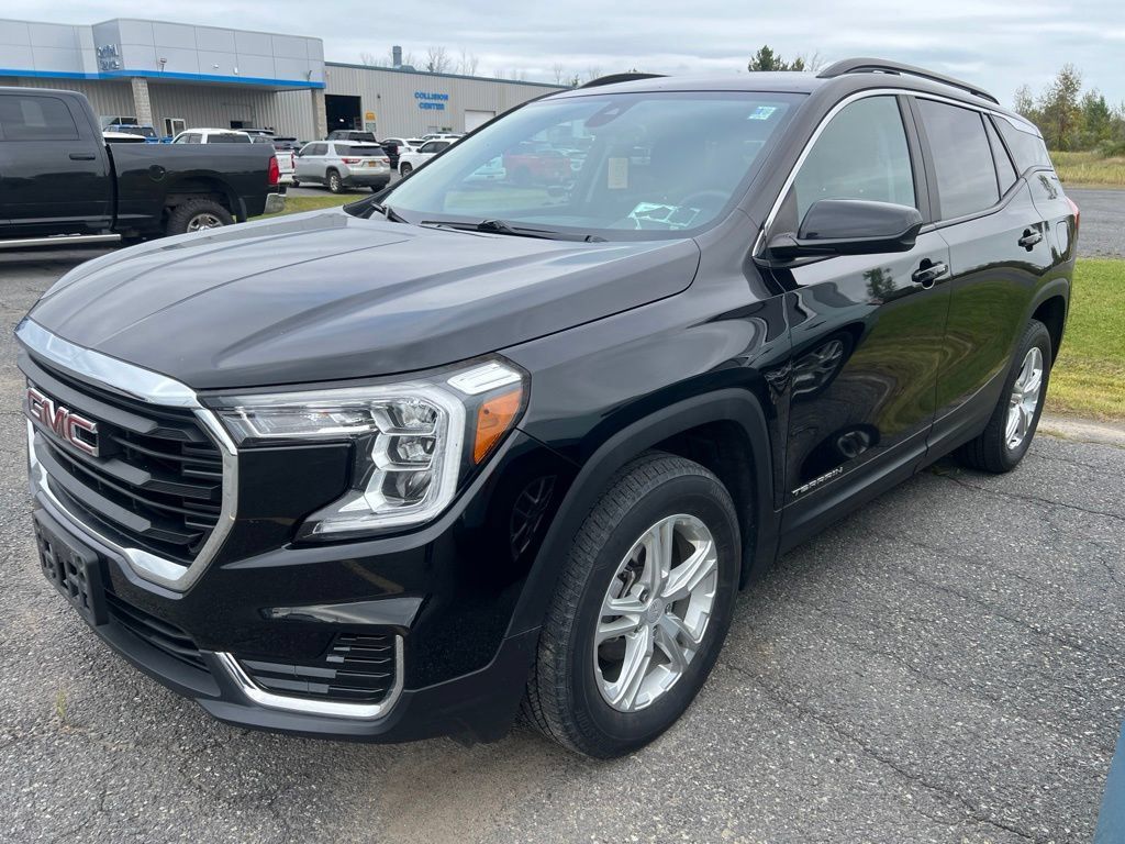 Used 2023 GMC Terrain SLE w/ Driver Convenience Package AWD/4WD image 1