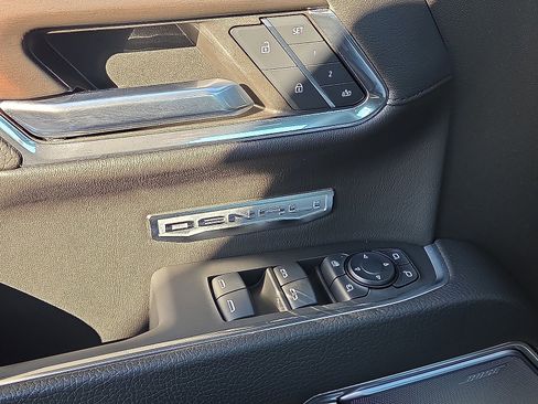 Used 2024 GMC Sierra 1500 Denali image 10