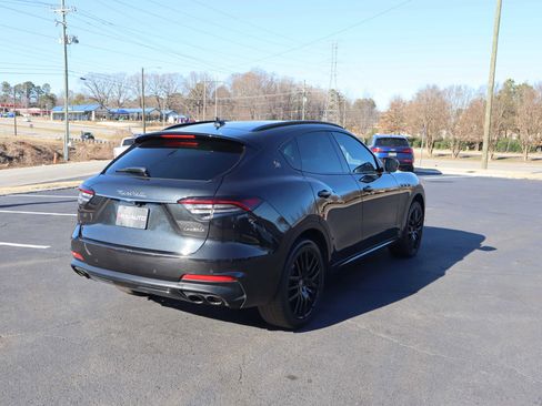 Used 2021 Maserati Levante image 10