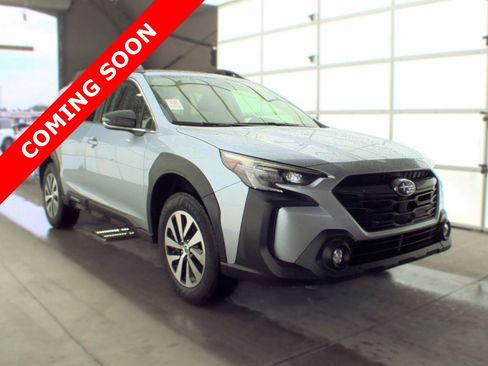 Used 2024 Subaru Outback Premium AWD/4WD image 3