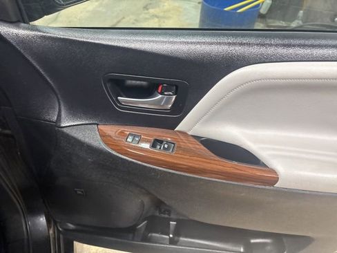 Used 2018 Toyota Sienna Limited Premium image 15