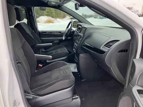 Used 2020 Dodge Grand Caravan SE image 16