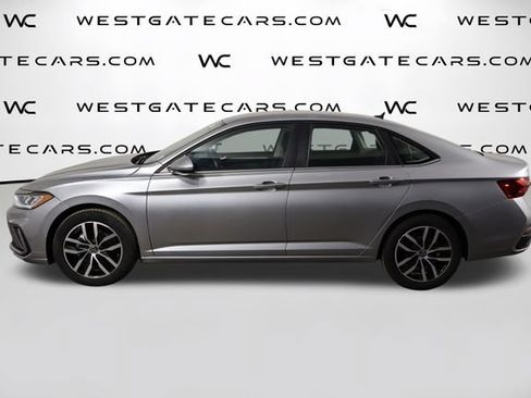 Used 2025 Volkswagen Jetta SE FWD image 5