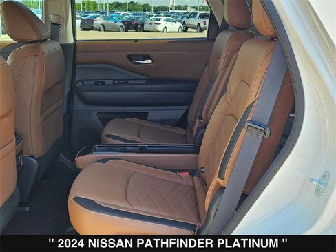 Used 2024 Nissan Pathfinder Platinum image 17