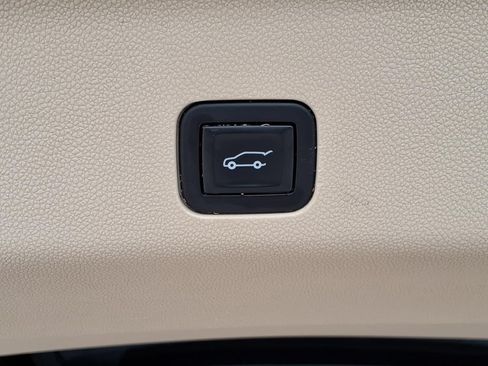 Used 2021 Cadillac Escalade ESV Premium Luxury w/ Performance Package AWD/4WD image 21