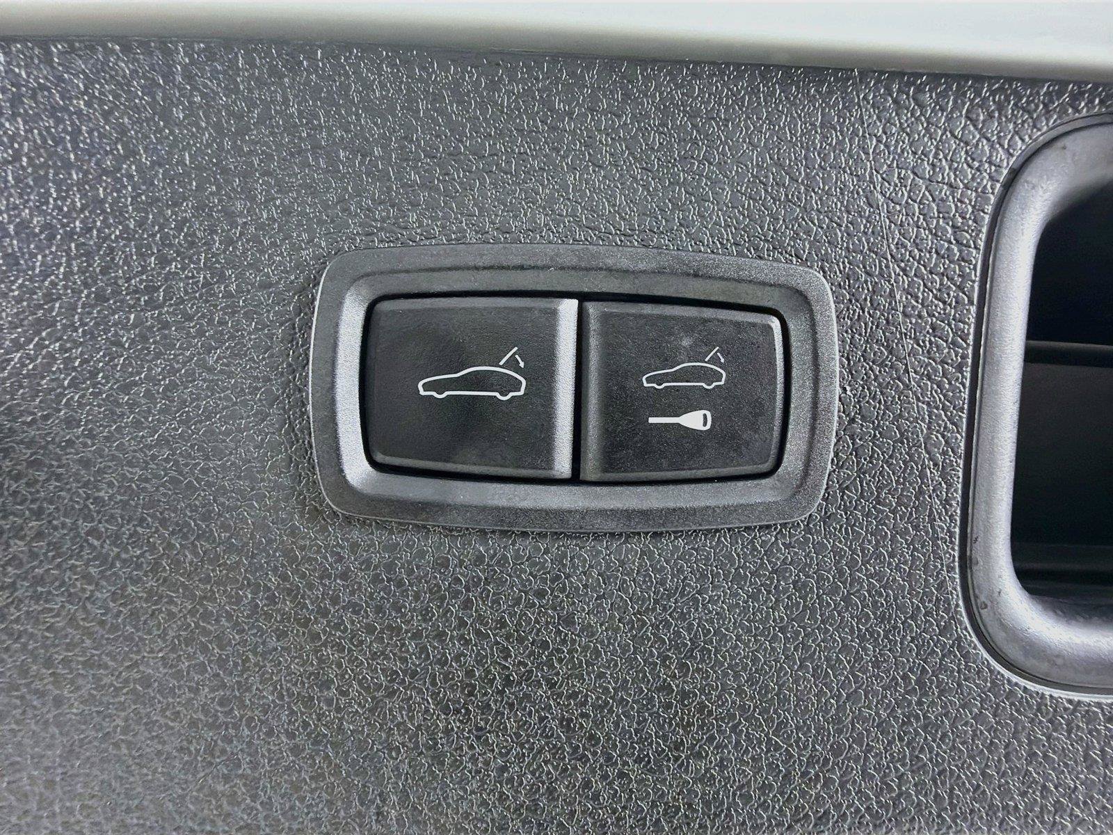 Used 2023 Porsche Macan AWD/4WD image 25